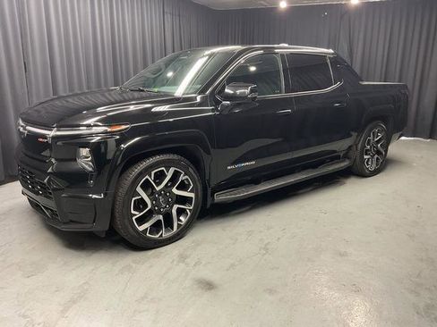Used 2024 Chevrolet Silverado EV RST AWD/4WD image 3