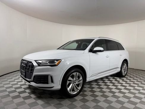Certified 2023 Audi Q7 2.0T Premium Plus w/ Convenience Package AWD/4WD image 3