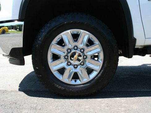 Used 2024 Chevrolet Silverado 2500 LT w/ Convenience Package AWD/4WD image 8