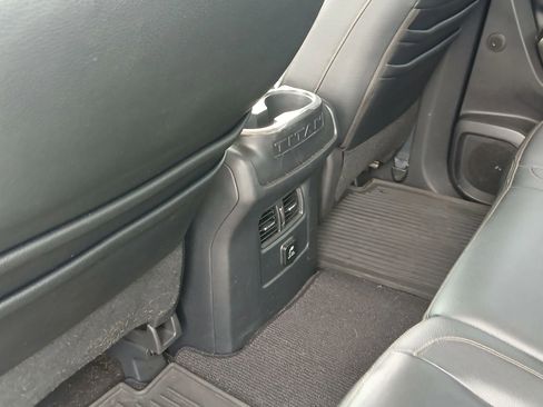 Used 2017 Nissan Titan SL RWD image 17