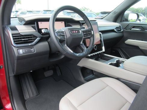 Used 2024 GMC Acadia Elevation w/ Luxury Package FWD image 16