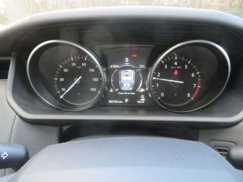 Used 2018 Land Rover Discovery SE image 17