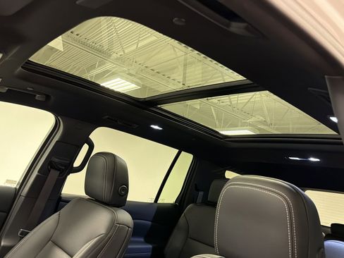 New 2026 Chevrolet Traverse LT w/ Sun and Wheel Package FWD image 15