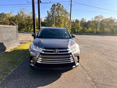 Used 2017 Toyota Highlander XLE image 9