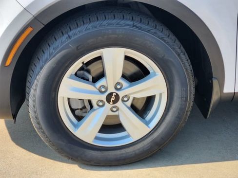 Certified 2023 Kia Sorento LX FWD image 12