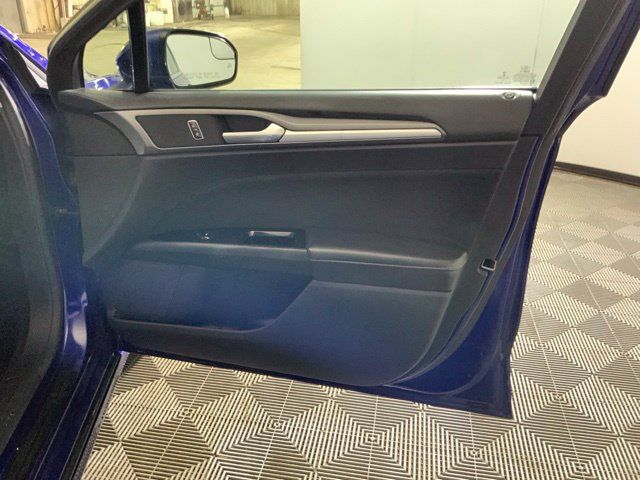 Used 2015 Ford Fusion SE FWD image 26
