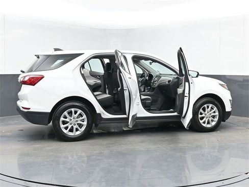 Used 2018 Chevrolet Equinox LS image 49