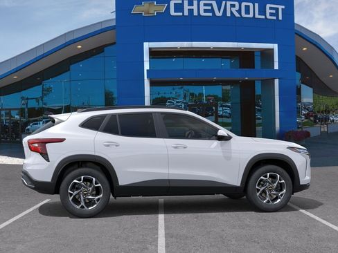New 2026 Chevrolet Trax LT w/ Driver Confidence Package FWD image 32