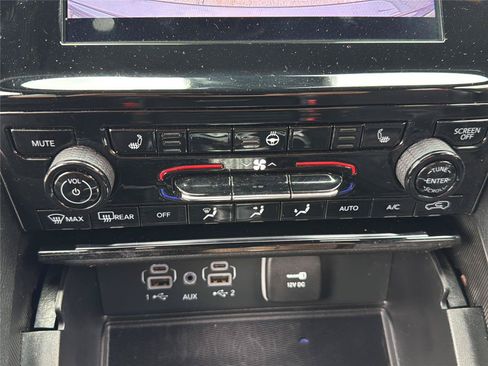Used 2023 Jeep Grand Cherokee Altitude AWD/4WD image 20