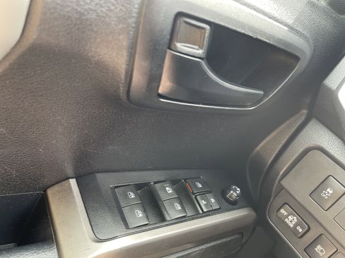 Used 2022 Toyota Tacoma SR5 RWD image 22