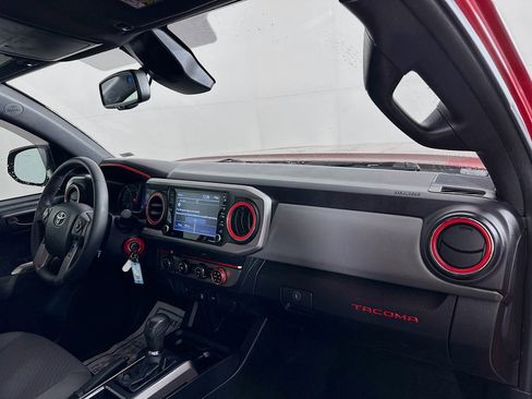 Used 2020 Toyota Tacoma SR5 image 34