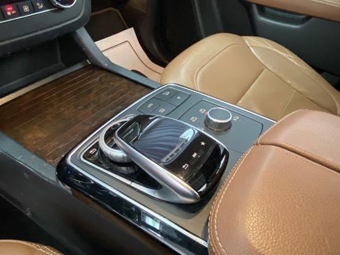 Used 2019 Mercedes-Benz GLS 450 4MATIC image 25