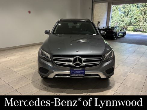 Used 2019 Mercedes-Benz GLC 300 4MATIC image 2