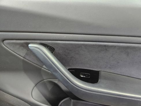 Used 2017 Tesla Model 3 Long Range RWD image 6