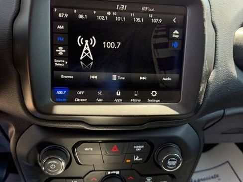 Used 2023 Jeep Renegade Latitude AWD/4WD image 16