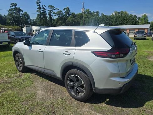 Used 2024 Nissan Rogue SV AWD/4WD image 5