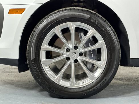 Certified 2026 Porsche Macan AWD/4WD image 31
