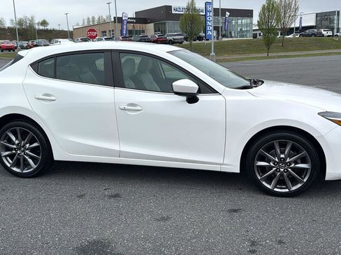 Used 2018 MAZDA MAZDA3 Grand Touring FWD image 3