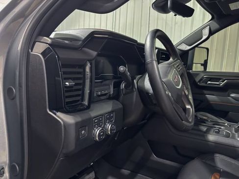 Used 2024 GMC Sierra 2500 AT4 w/ Technology Package AWD/4WD image 12