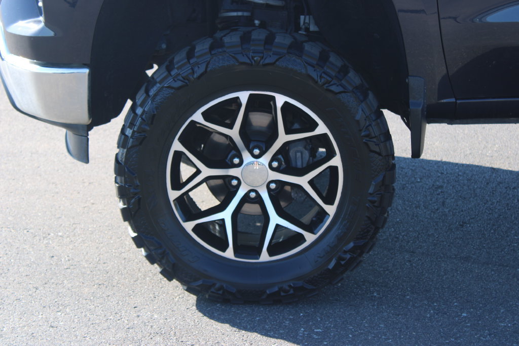 Used 2022 Chevrolet Silverado 1500 LT w/ Z71 Off-Road Package AWD/4WD image 16