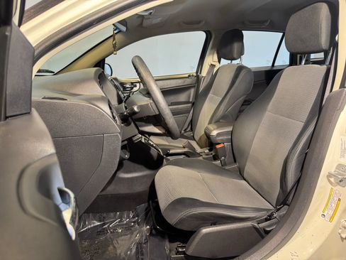 Used 2010 Dodge Caliber SXT FWD image 9