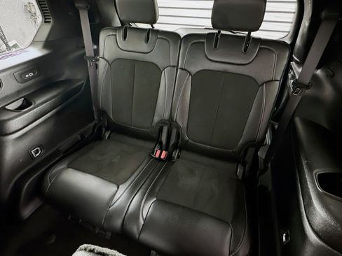 Used 2023 Jeep Grand Cherokee L Laredo image 28