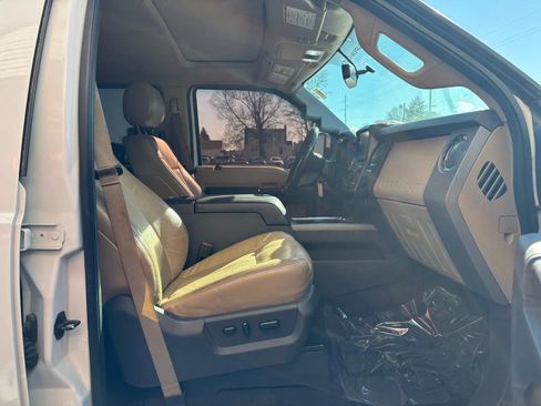 Used 2014 Ford F250 Lariat w/ Lariat Chrome Package image 15