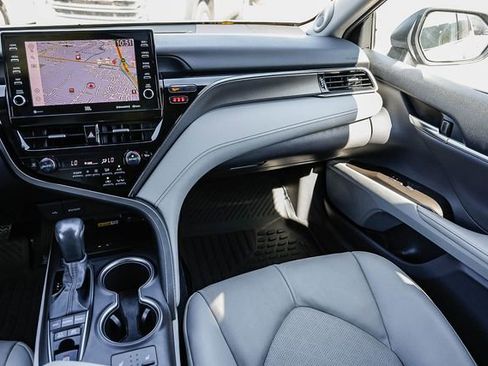 Used 2022 Toyota Camry XSE w/ Navigation Upgrade Package image 18