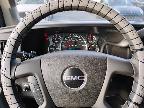 Used 2016 GMC Savana 2500 image 39