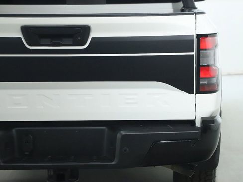 Certified 2024 Nissan Frontier SV w/ Hardbody Edition image 44