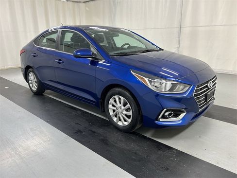 Used 2022 Hyundai Accent SEL image 2
