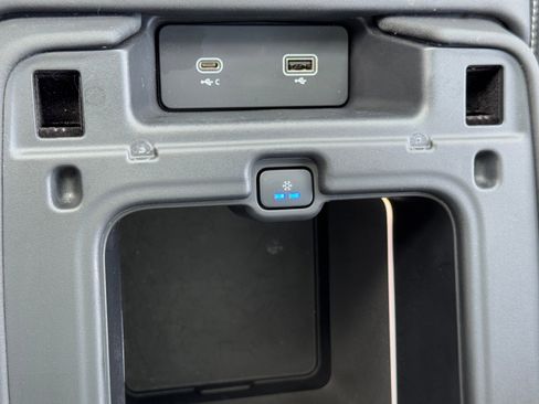 Used 2023 Land Rover Discovery S R-Dynamic image 37