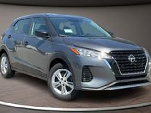 Certified 2025 Nissan Kicks Play S image 2