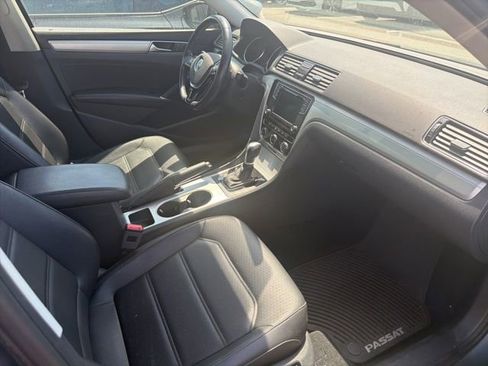 Used 2019 Volkswagen Passat 2.0T Wolfsburg w/ Wheels & Sunroof Package FWD image 3