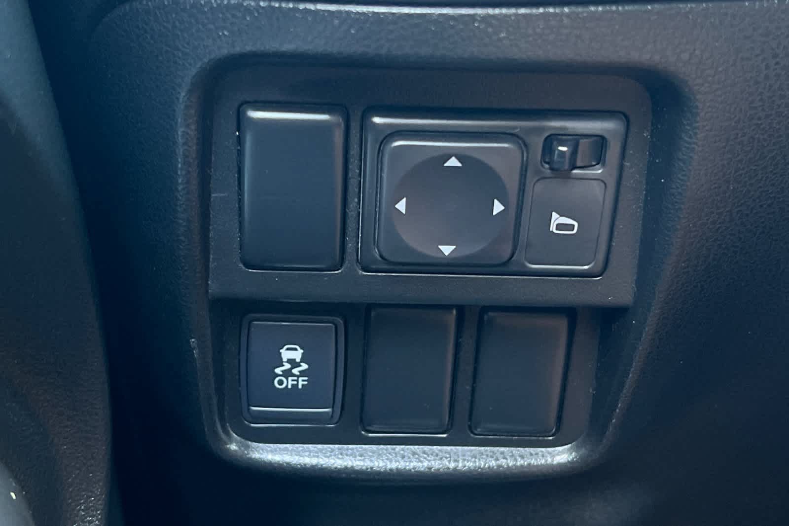 Used 2013 Nissan Juke S FWD image 45