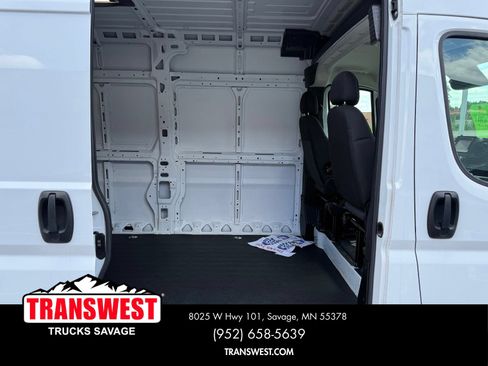 Used 2025 RAM ProMaster 2500 w/ Convenience Group FWD image 11