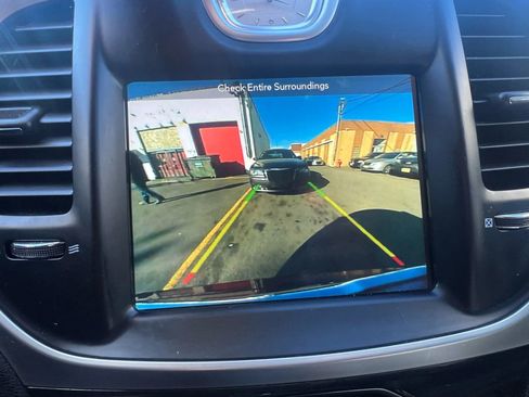 Used 2019 Chrysler 300 Touring w/ Sport Appearance Package image 20