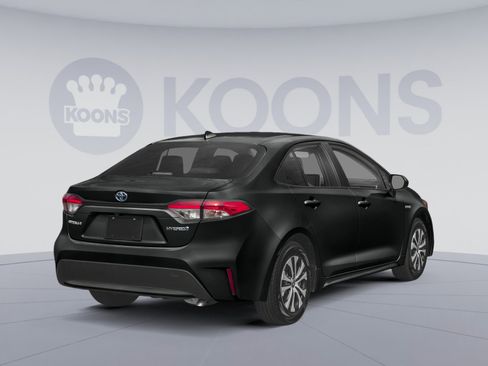 Used 2020 Toyota Corolla LE FWD image 2