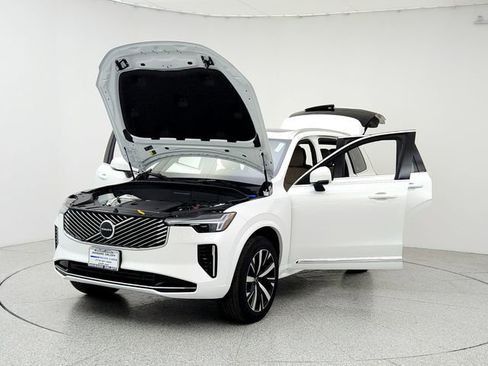 New 2026 Volvo XC90 B6 Core image 9