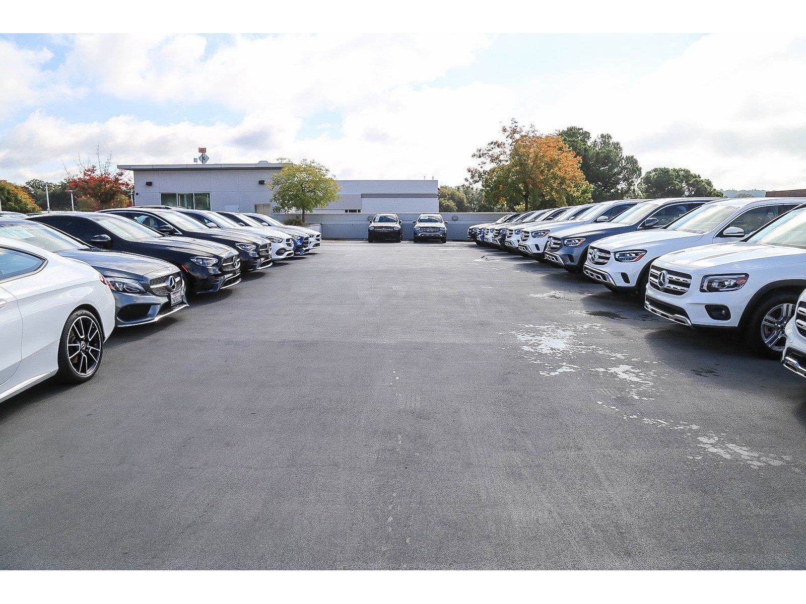 Used 2023 Cadillac Escalade ESV V w/ Heavy-Duty Trailer Package AWD/4WD image 41