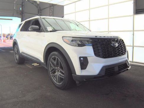 Used 2025 Ford Explorer ST-Line w/ ST-Line Street Pack AWD/4WD image 4