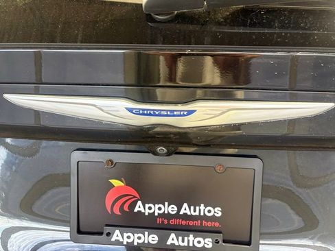 Used 2018 Chrysler Pacifica Limited FWD image 13