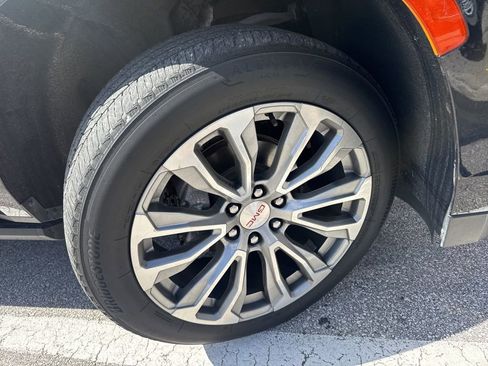 Used 2021 GMC Yukon Denali w/ Denali Premium Package image 7