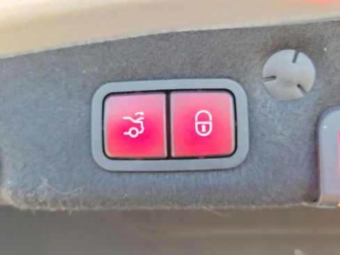 Used 2017 Mercedes-Benz C 300 Sedan image 9