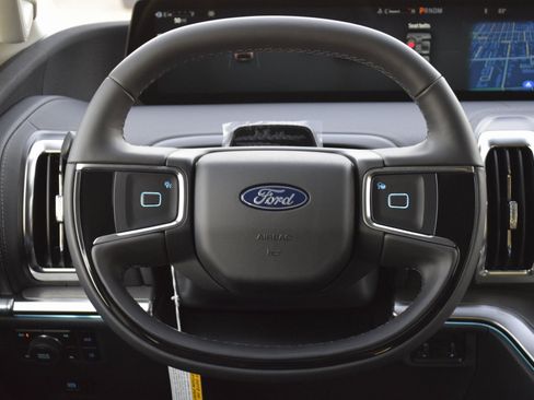 New 2025 Ford Expedition Platinum w/ Driver's Package image 8