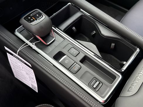 New 2026 Nissan Pathfinder Platinum FWD image 8