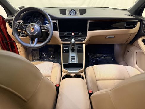 Certified 2025 Porsche Macan image 17