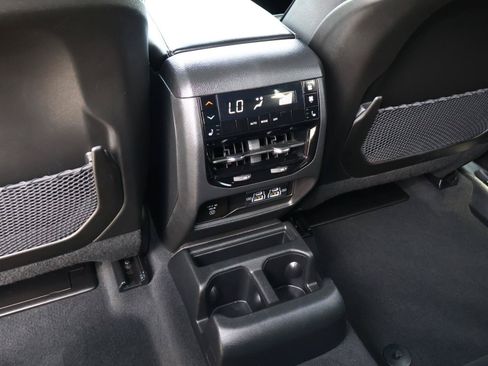 Used 2024 Jeep Grand Cherokee L Limited w/ Black Appearance Package AWD/4WD image 12
