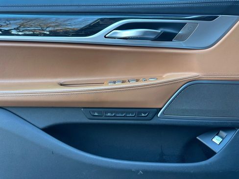 Used 2019 BMW 750i xDrive w/ Executive Package image 8
