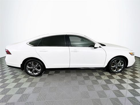 Used 2023 Honda Accord EX-L image 12